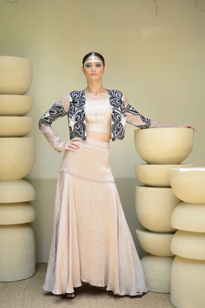 The eye of the leaf jacket and skirt sets.