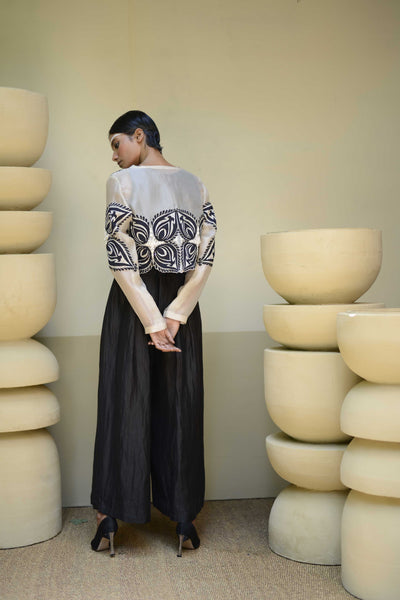 The eye of the leaf jacket and pants sets.